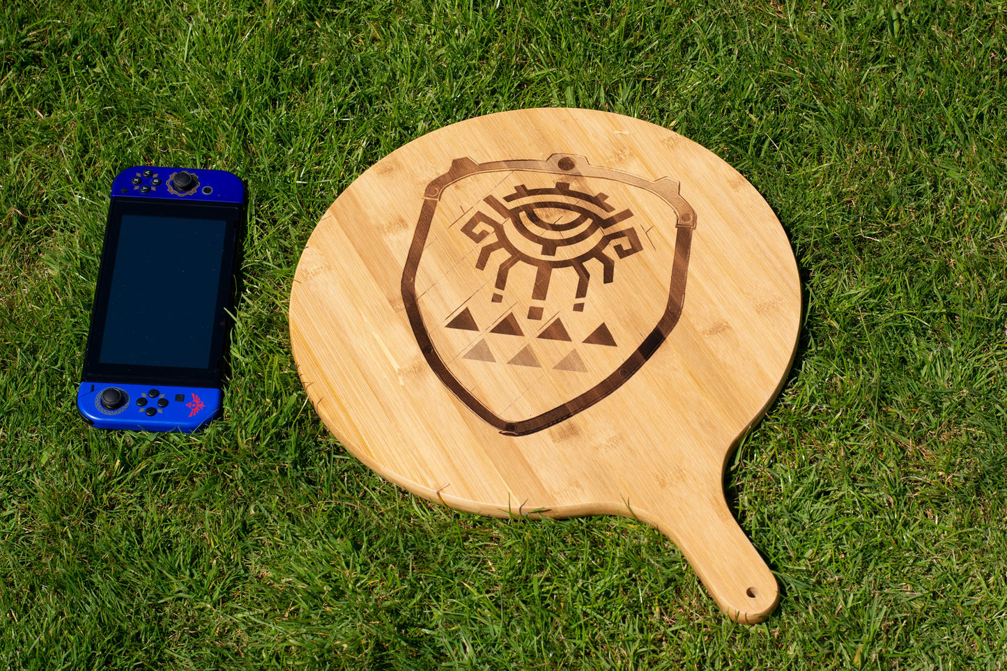 Zelda Tears of the Kingdom Old Wooden Shield inspired 15" High Quality Bamboo Pizza Serving Board // Double Sided - TOTK Link