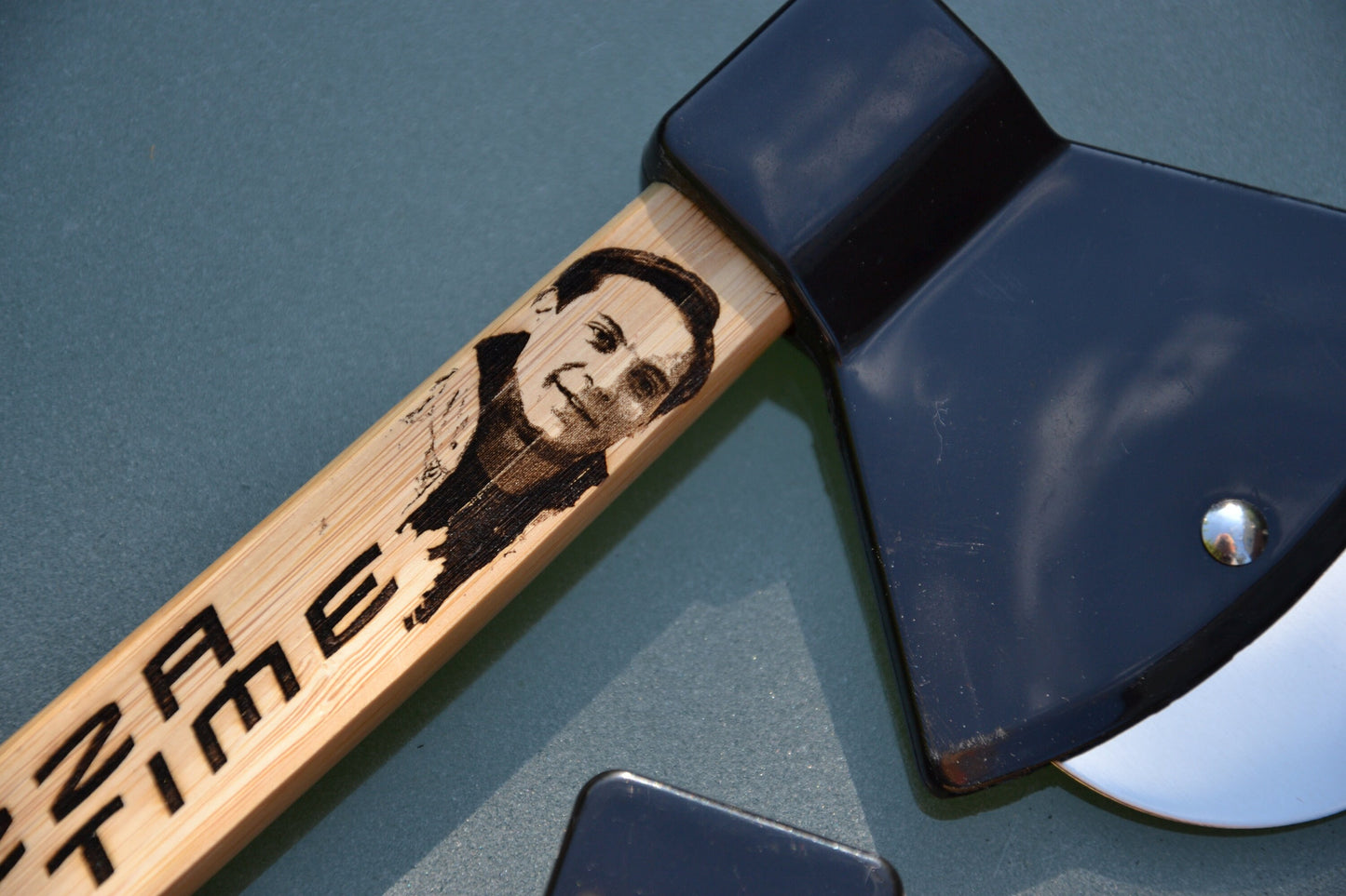 Pizza Time - Tobey Maguire Pizza Cutter Axe - RaimiMemes Cinema Kitchenware Meme - Personalise It Customisable Bully Maguire Joe's Pizza